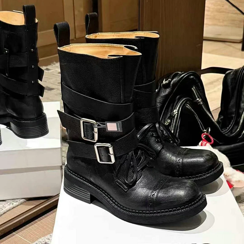 诗歌兰靴子女2025新款真皮复古朋克风女靴皮带扣中筒靴女30301-9