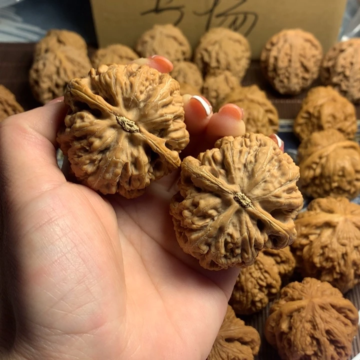 吊坠文玩核桃安**生粗筋