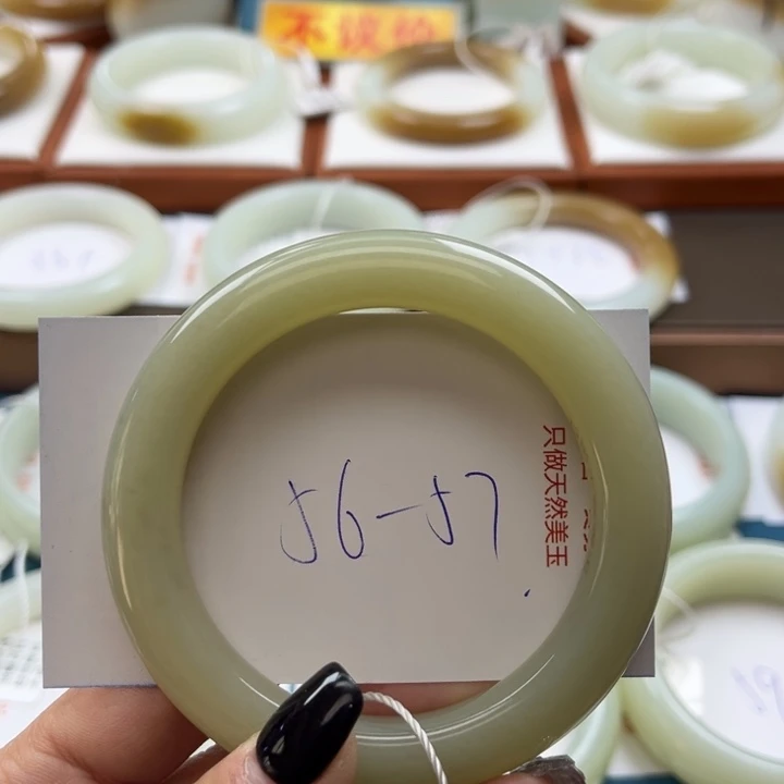 和田玉手镯未镶嵌
