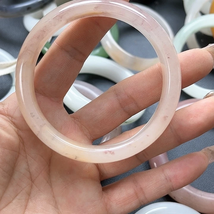 【闪购商品】未镶嵌手镯石英质玉（金丝玉）