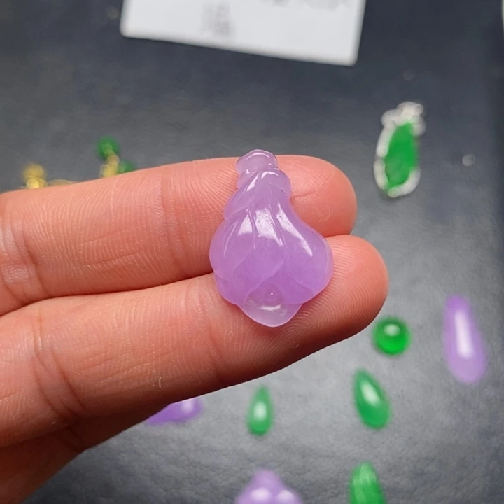 翡翠未镶嵌颈饰挂件