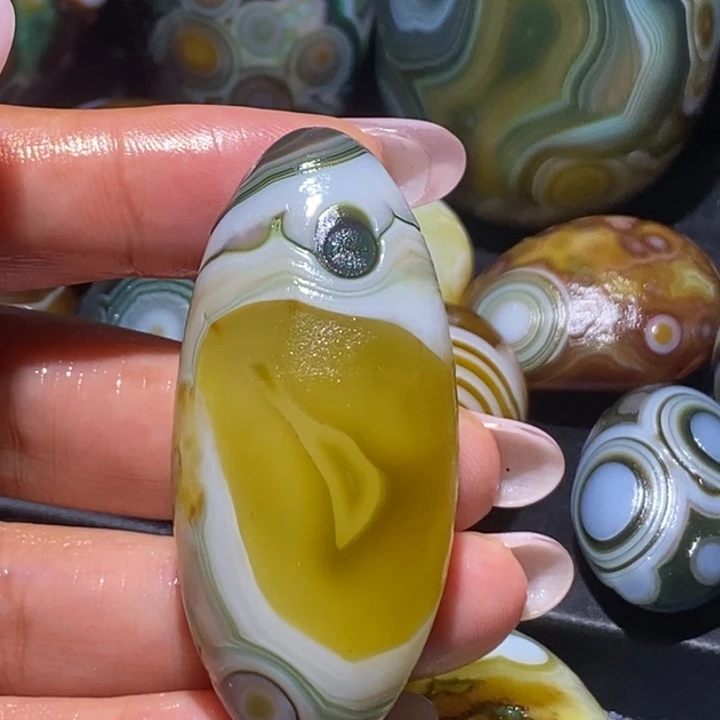 玛瑙/玉髓未镶嵌珠宝奇石56