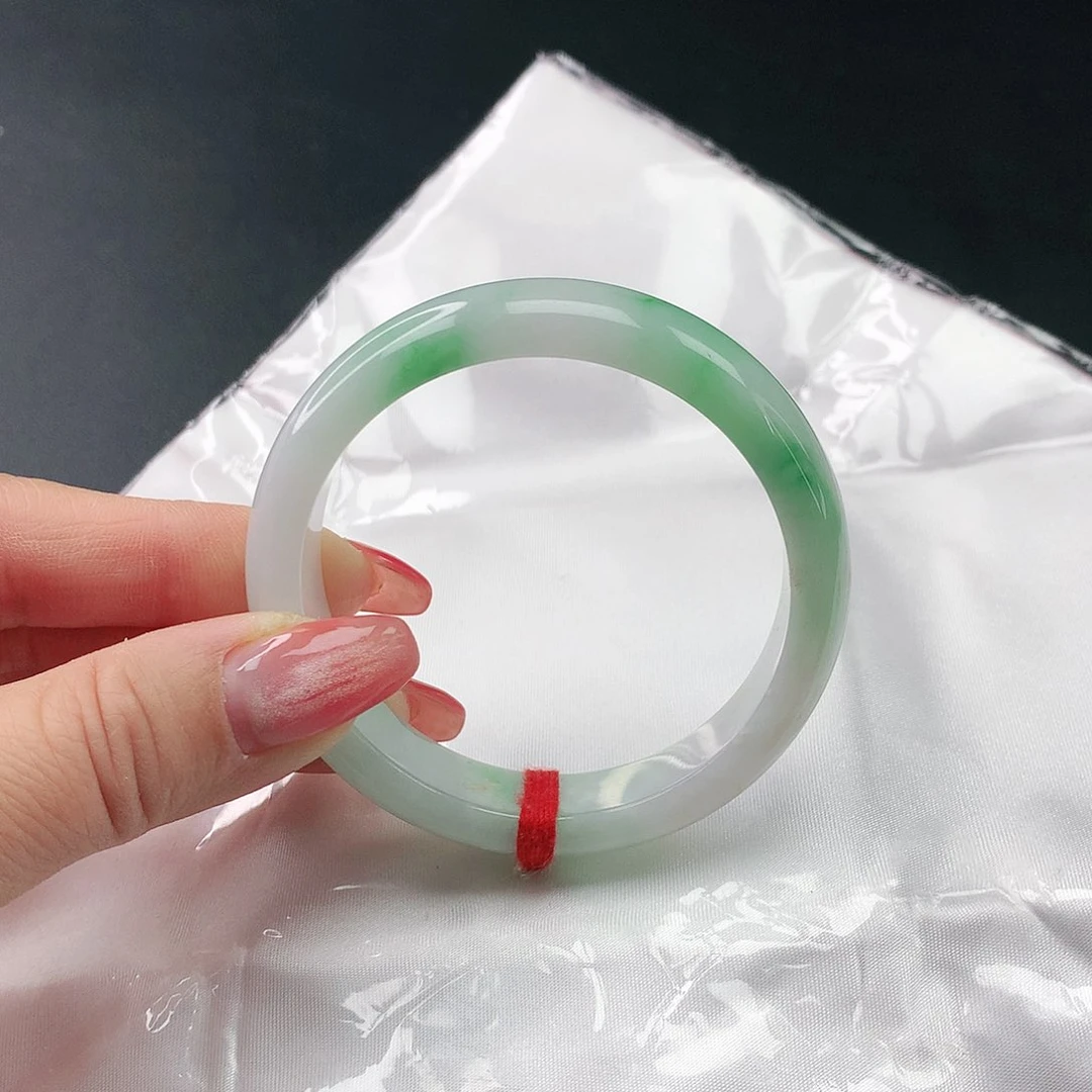 翡翠手镯未镶嵌翡翠050