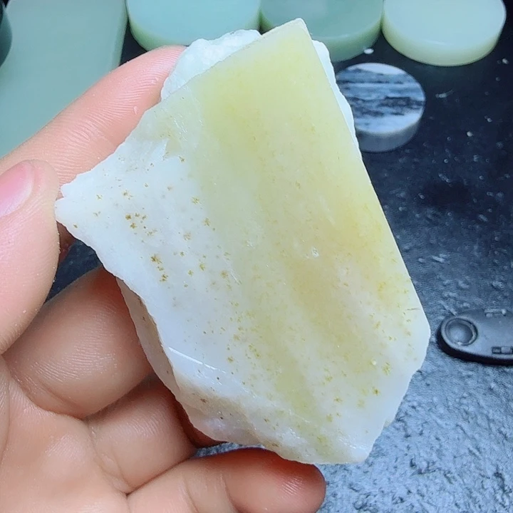和田玉（糖玉）未镶嵌珠宝奇石