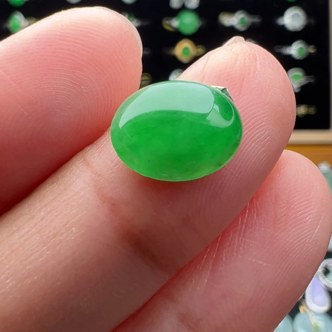 翡翠18K金镶嵌颈饰蛋