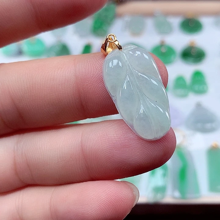 翡翠未镶嵌颈饰吊坠