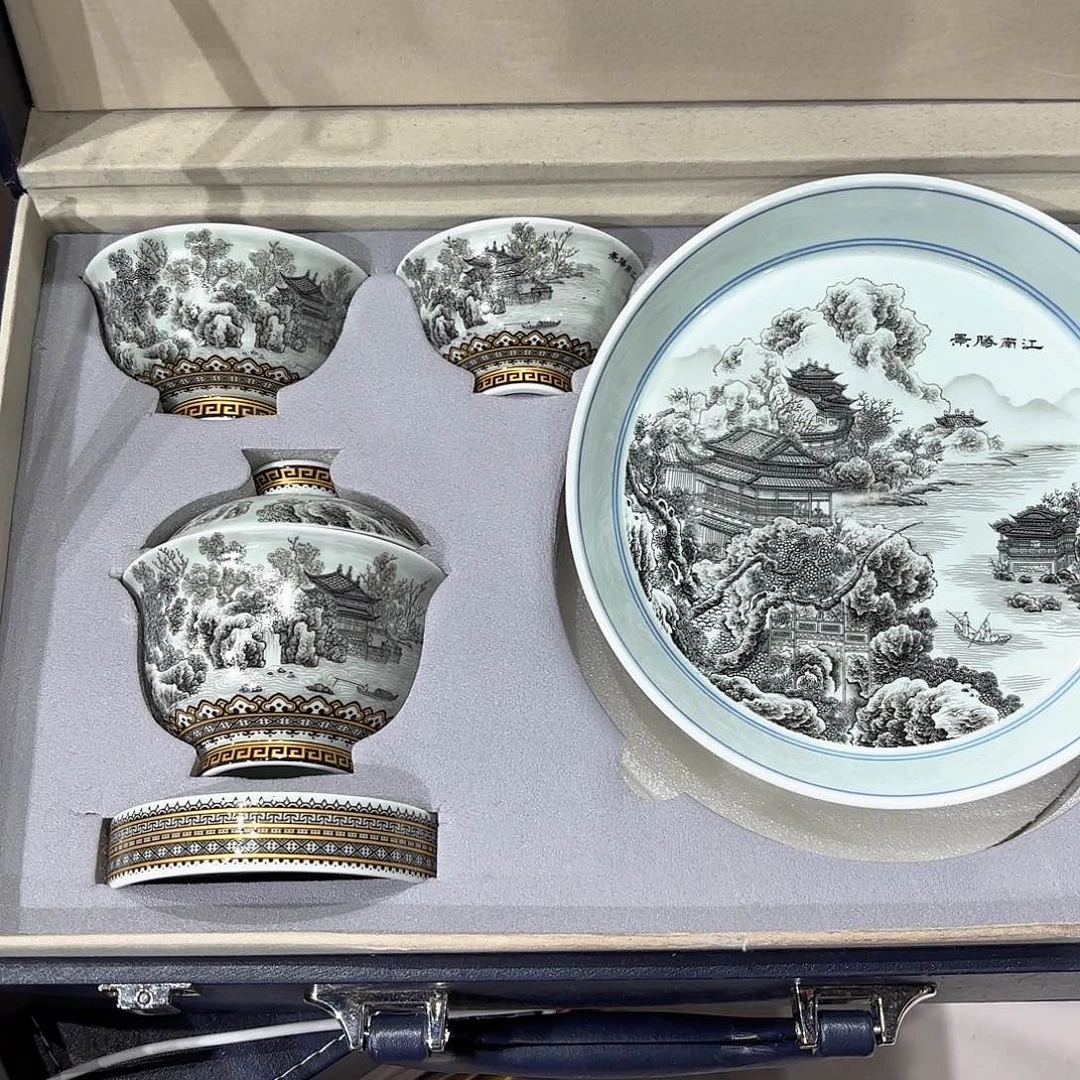 瓷片景德镇瓷器精品陈列