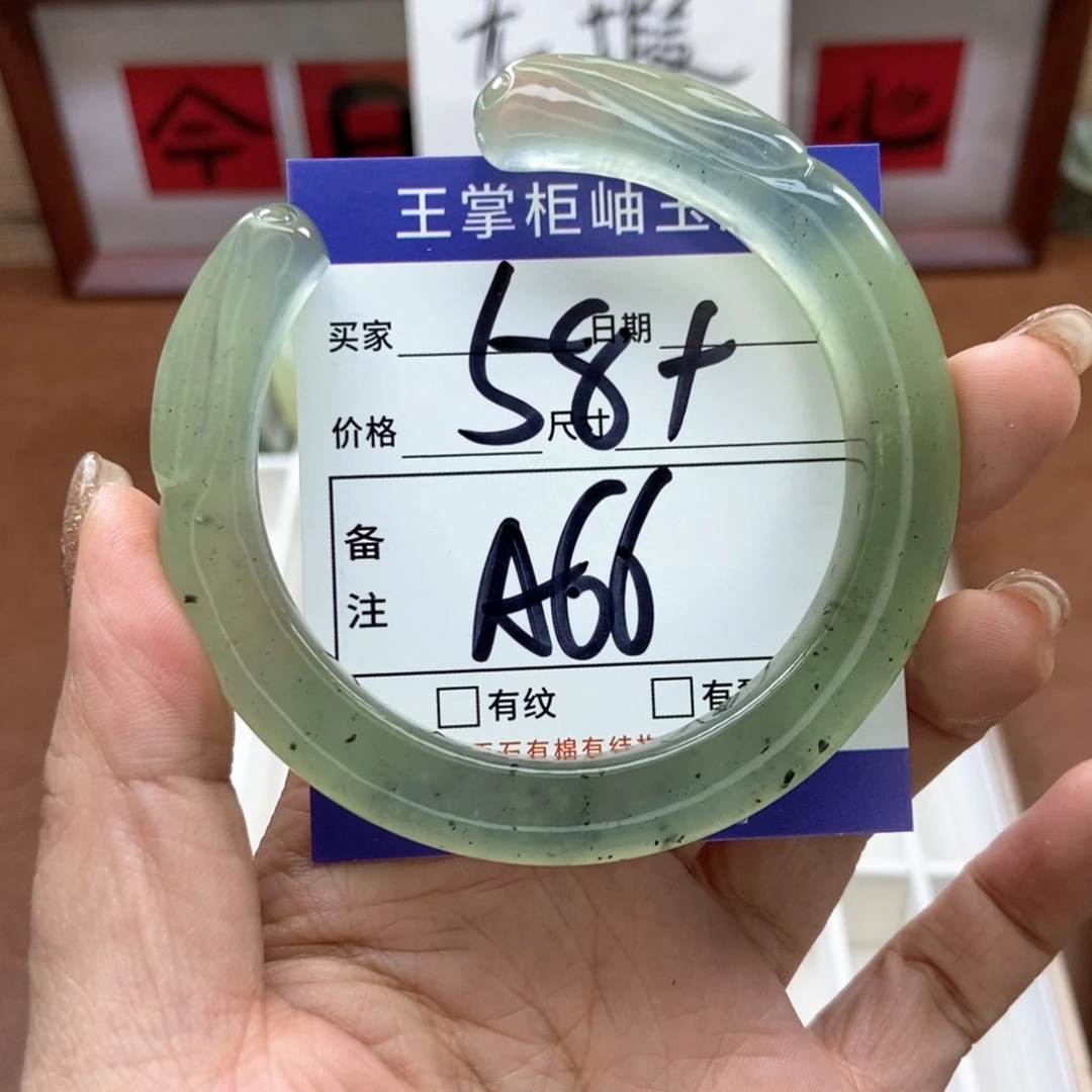 岫玉手镯手镯未镶嵌