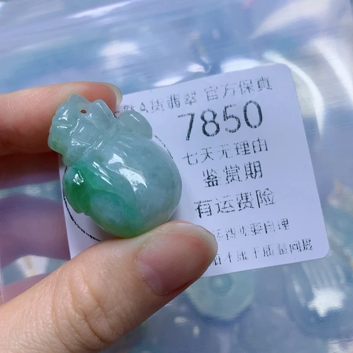 翡翠未镶嵌颈饰豆****包翡翠