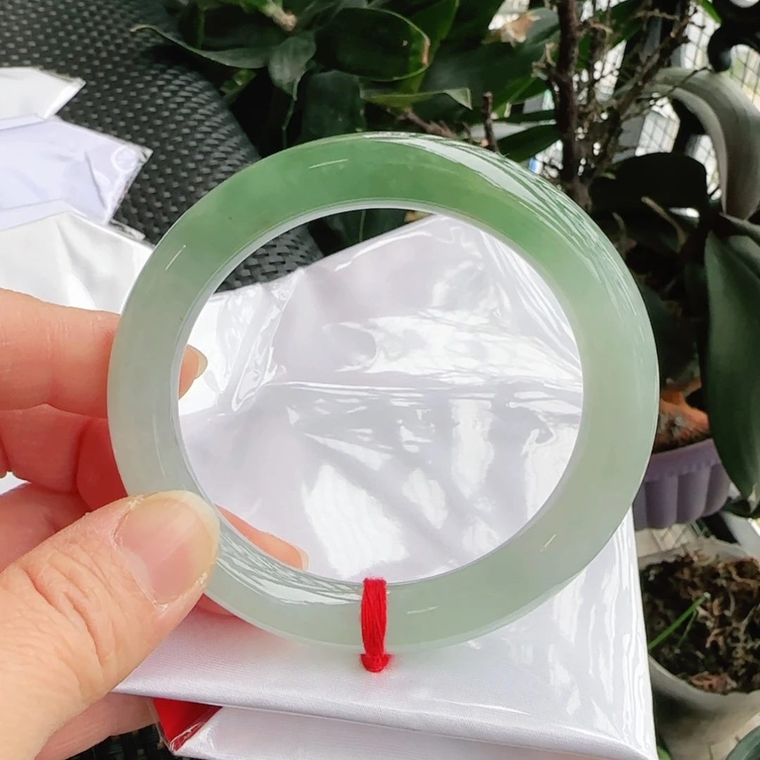 翡翠手镯未镶嵌小*朱56圆条手镯