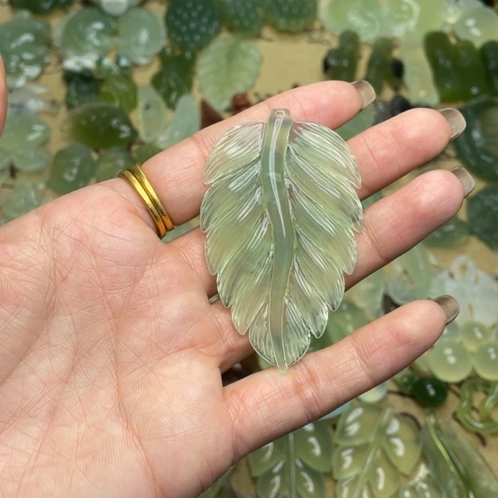 蛇纹石玉合金颈饰