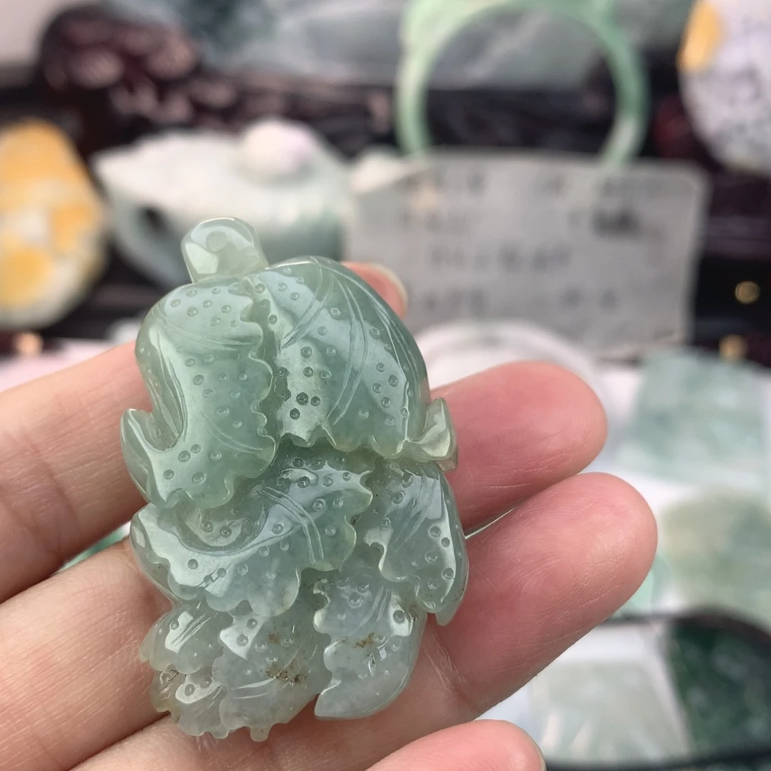 翡翠未镶嵌颈饰是