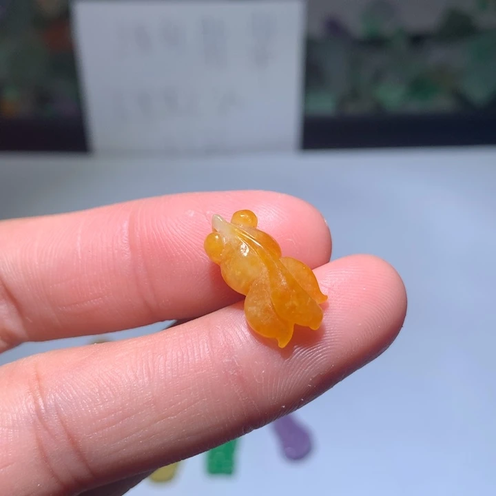 翡翠未镶嵌颈饰挂件