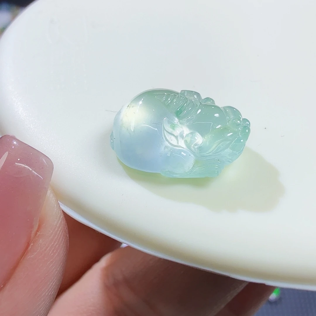 翡翠未镶嵌颈饰裸石的
