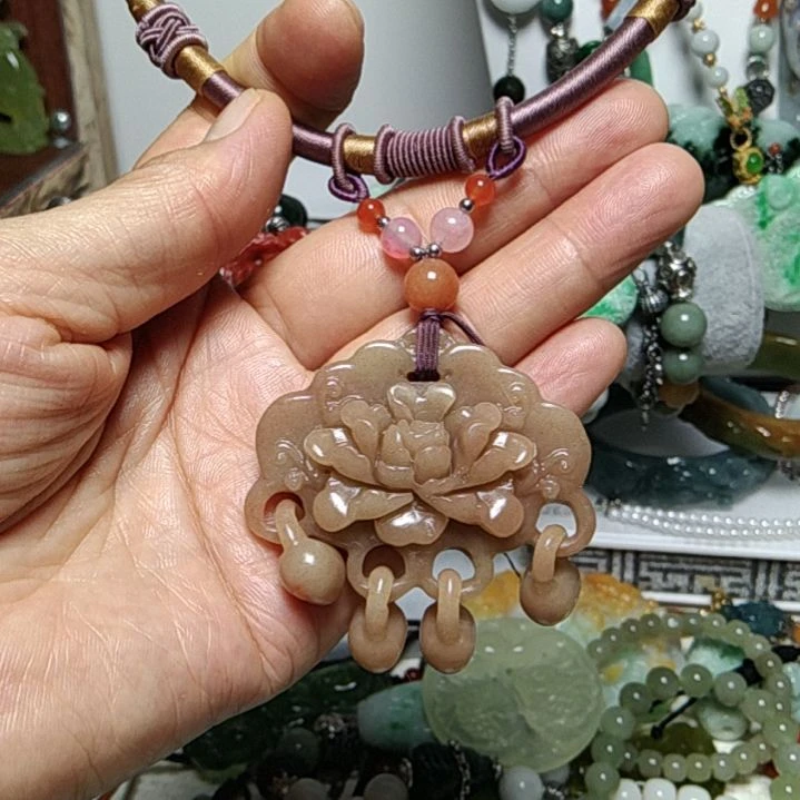 翡翠吊坠(赠链)未镶嵌