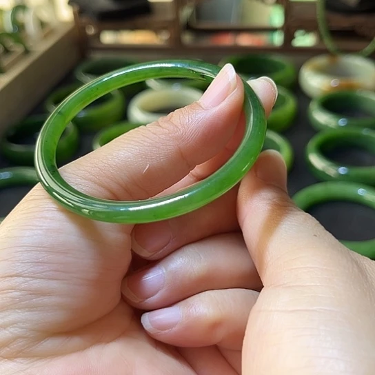 和田玉未镶嵌手镯