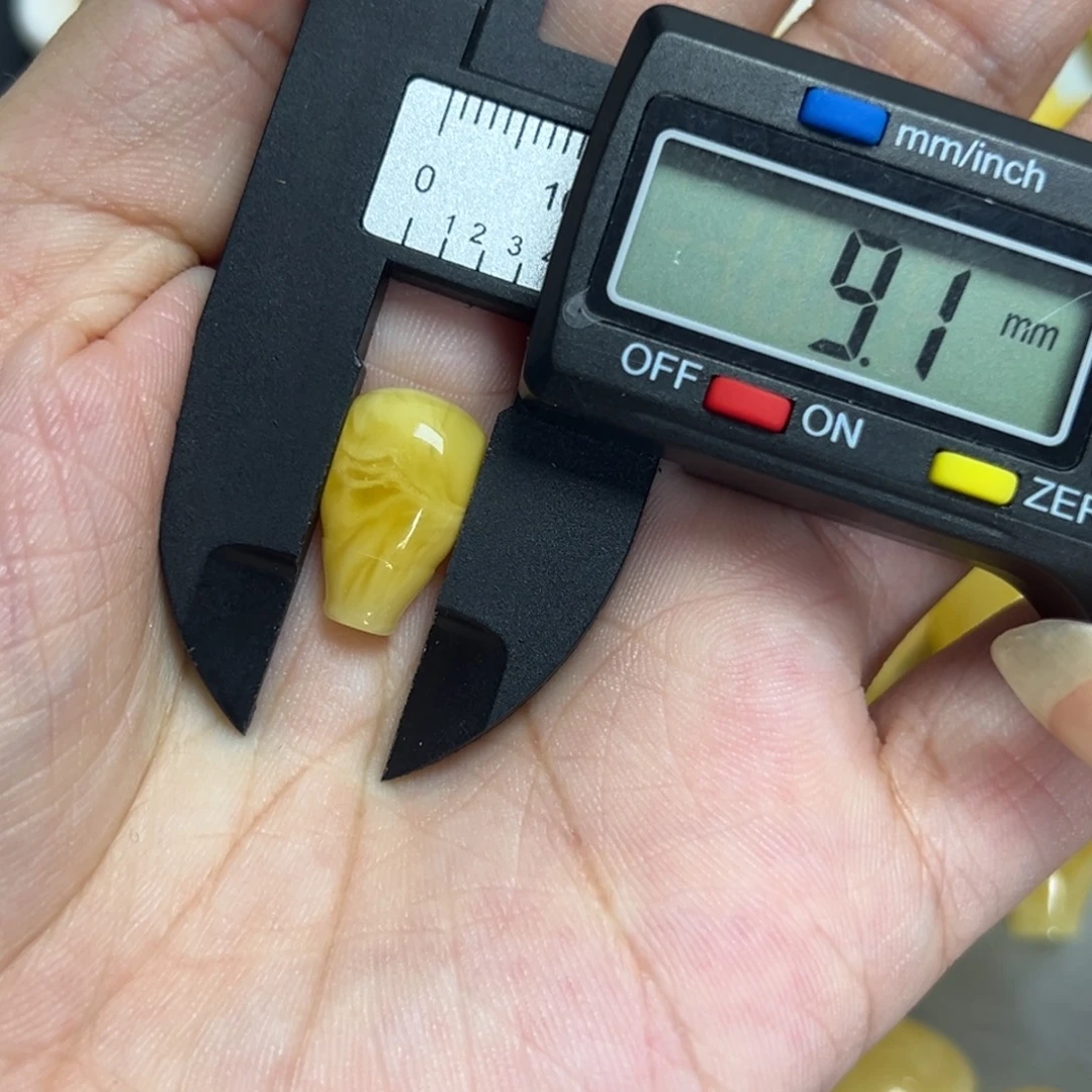 未镶嵌琥珀裸石三通