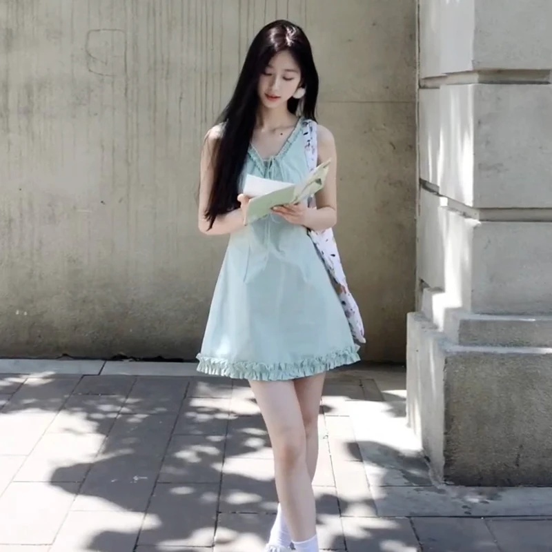 韩系绿色v领无袖背心连衣裙女夏季2025新款小个子气质收腰a字短裙