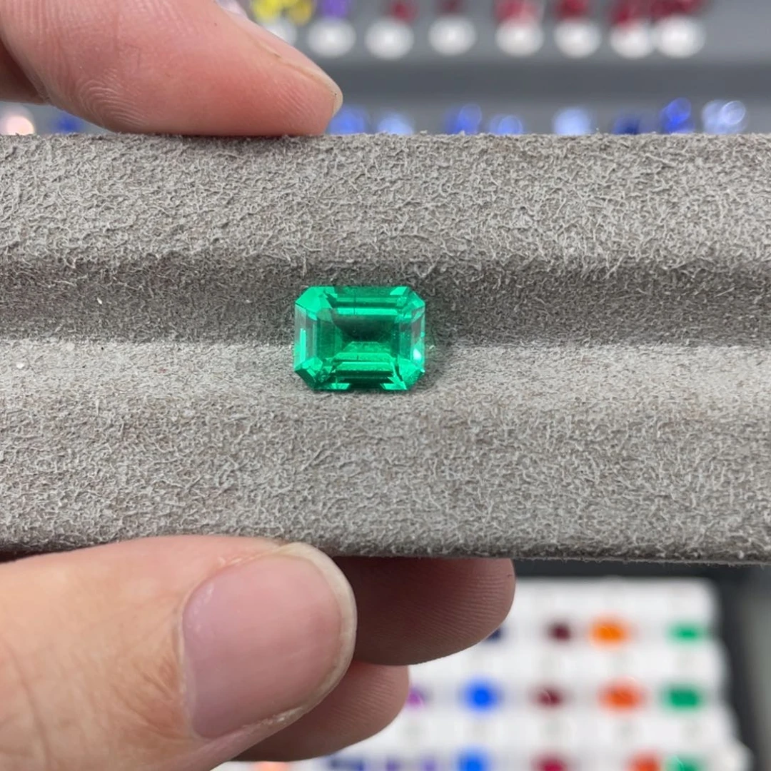 合成（培育） 祖母绿裸石未镶嵌刘**语2.3克拉