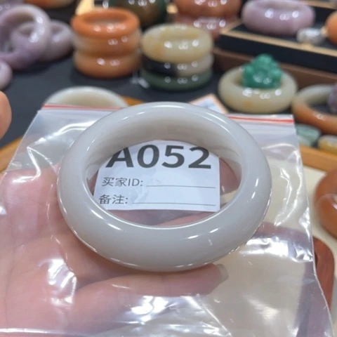 未镶嵌手镯石英质玉