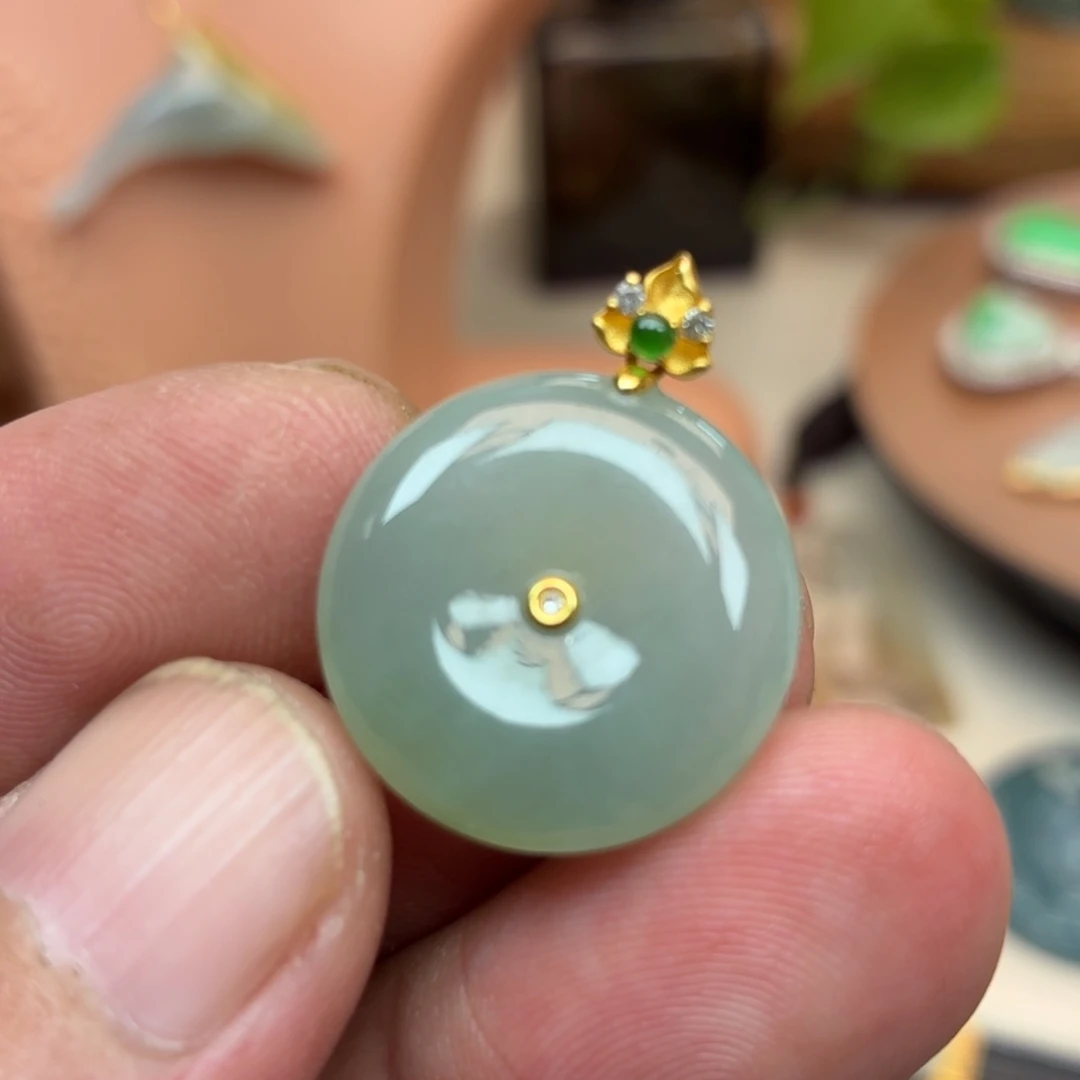 翡翠18K金镶嵌颈饰