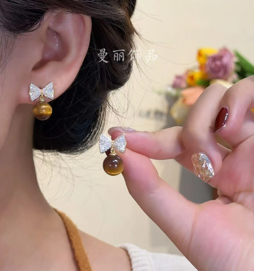 铜合金耳饰 2025精致微镶独特虎眼石蝴蝶结珠珠耳钉