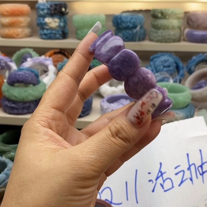 未镶嵌手镯石英岩玉