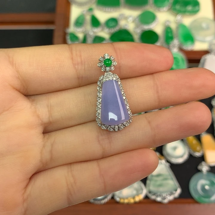 翡翠18K金镶嵌颈饰翡翠