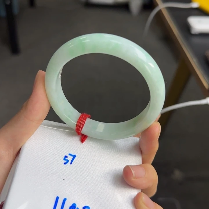 未镶嵌手镯翡翠飘绿-57圈