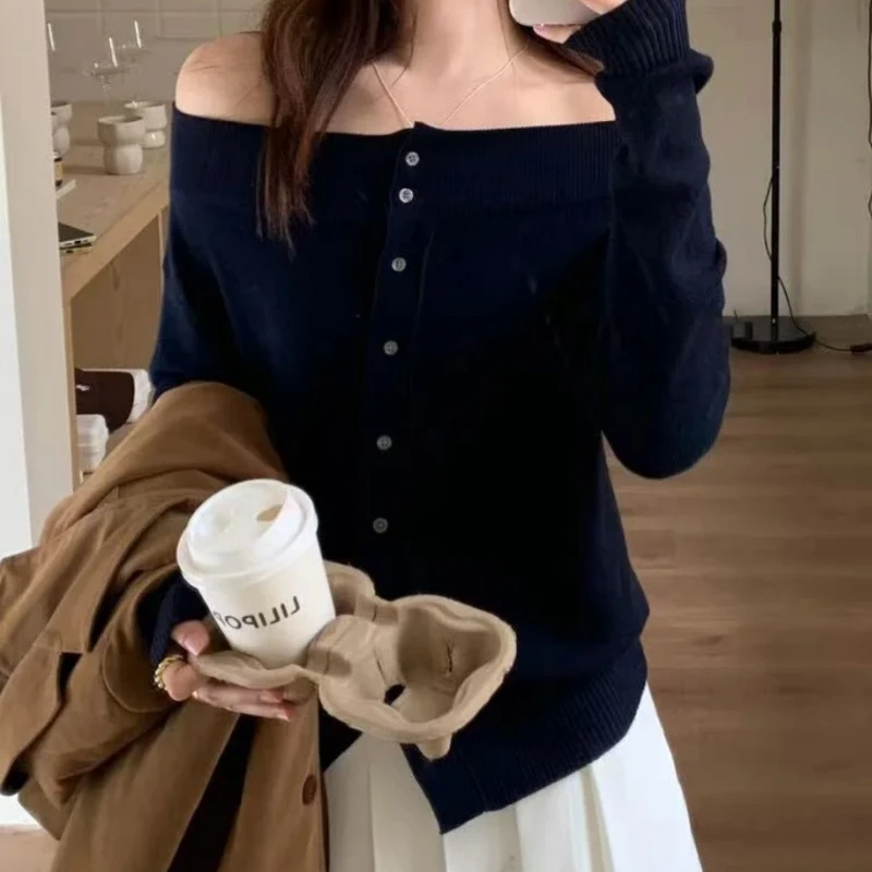 韩系辣妹风一字领纽扣开衫针织衫女款2025早秋长袖别致独特小上衣