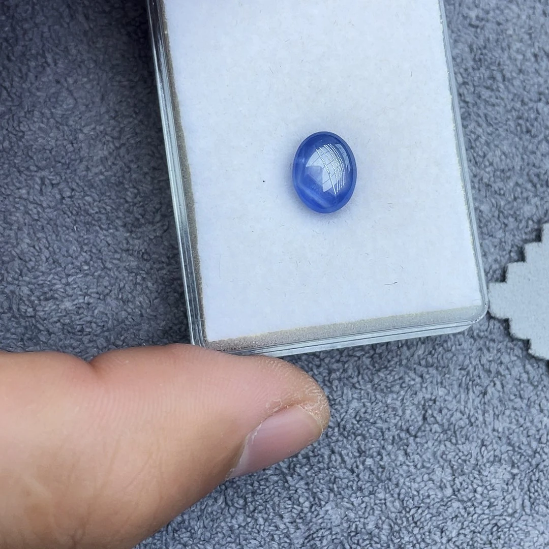 蓝宝石裸石5.035Ct。