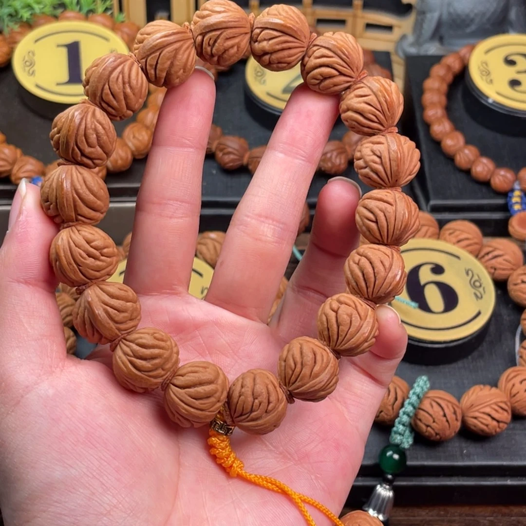 吊坠桃核祥云纹17手持