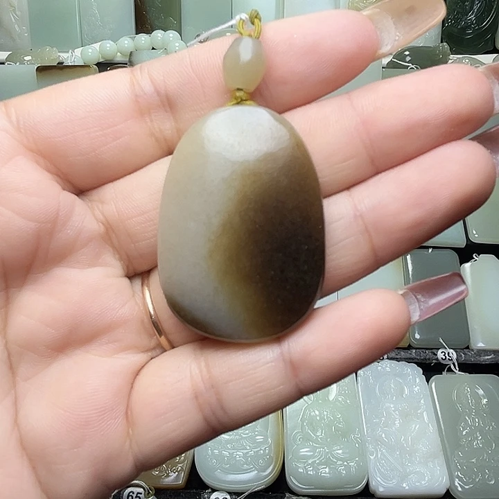 颈饰未镶嵌和田玉