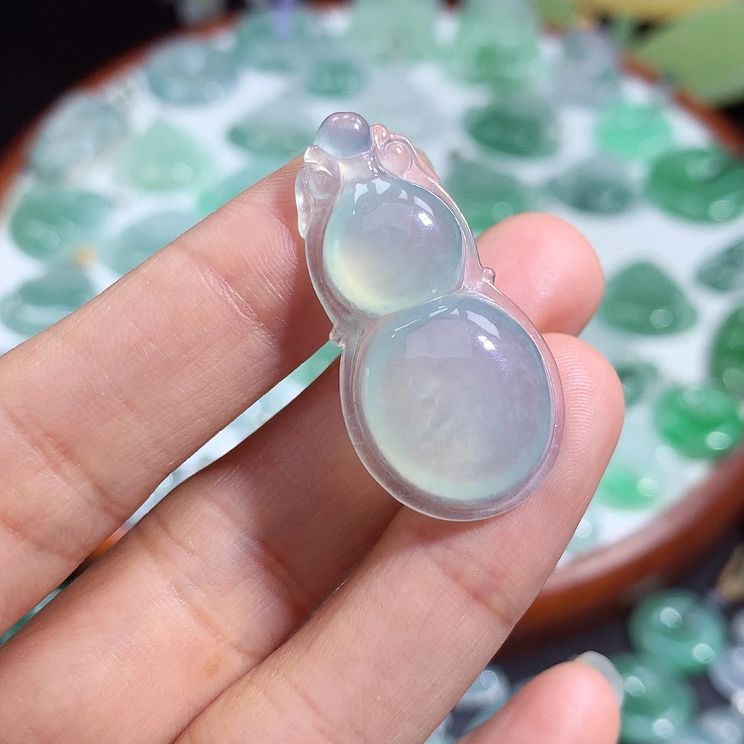 翡翠未镶嵌颈饰葫芦