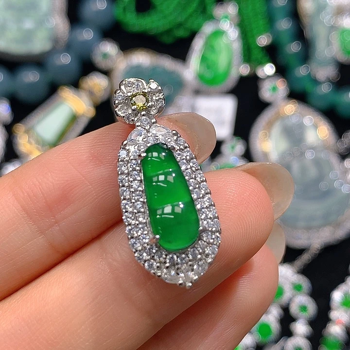 翡翠颈饰未镶嵌翡翠