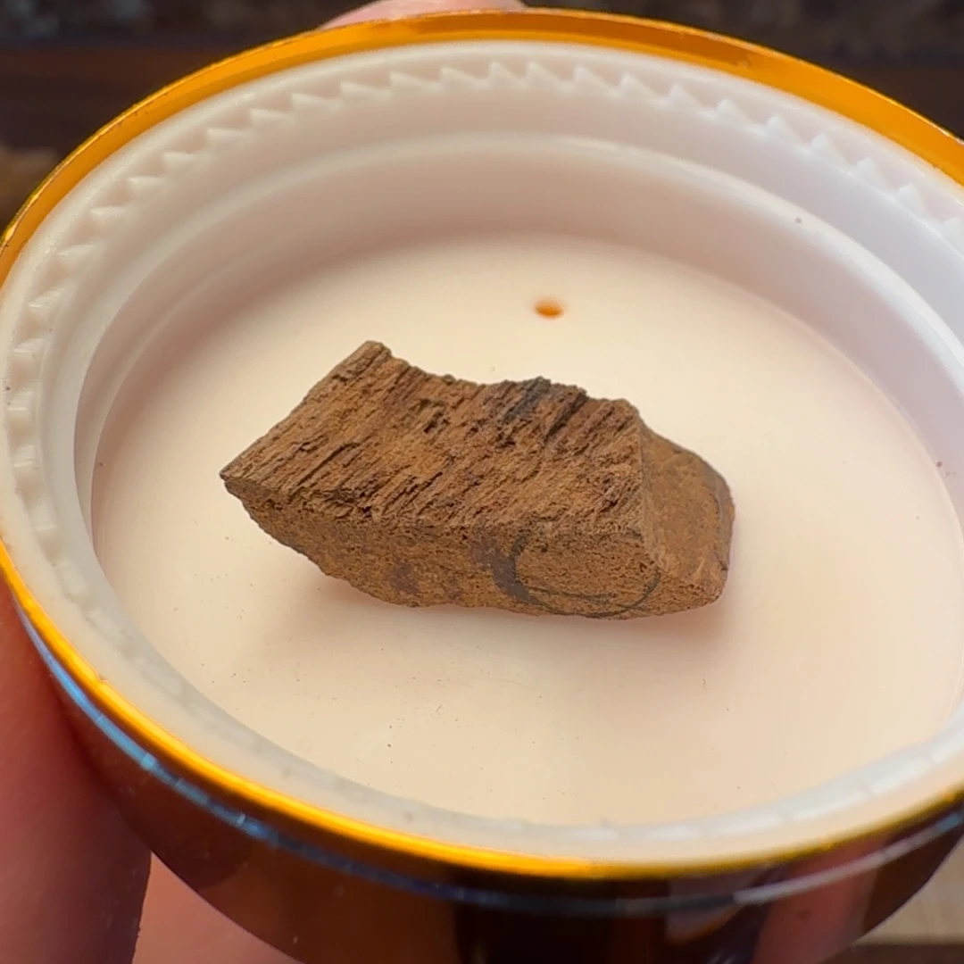 冷***爷沉香巴布亚车珠碎料