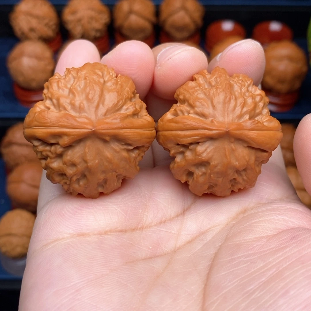 把件文玩核桃手捻九龙石