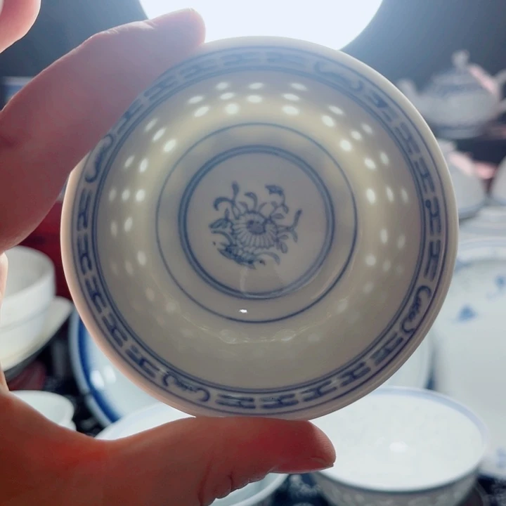 青花玲珑小茶碗兰花