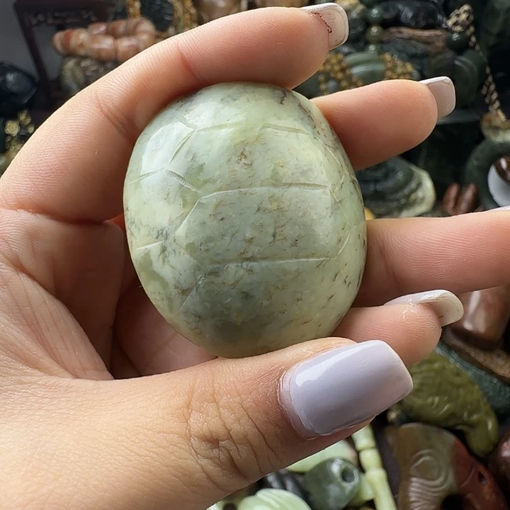 透闪石质玉未镶嵌珠宝奇石