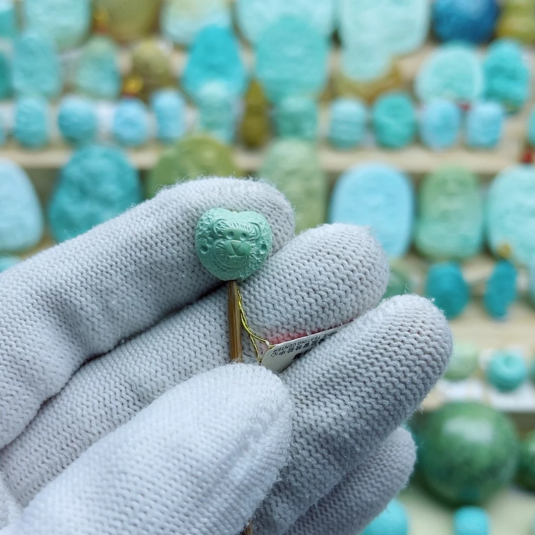 绿松石未镶嵌珠宝奇石