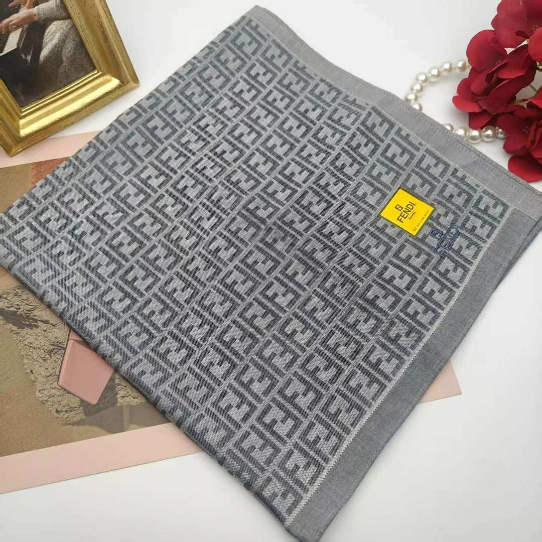 99新 FENDI/芬迪 海囤/芬迪/丝巾/xh93714