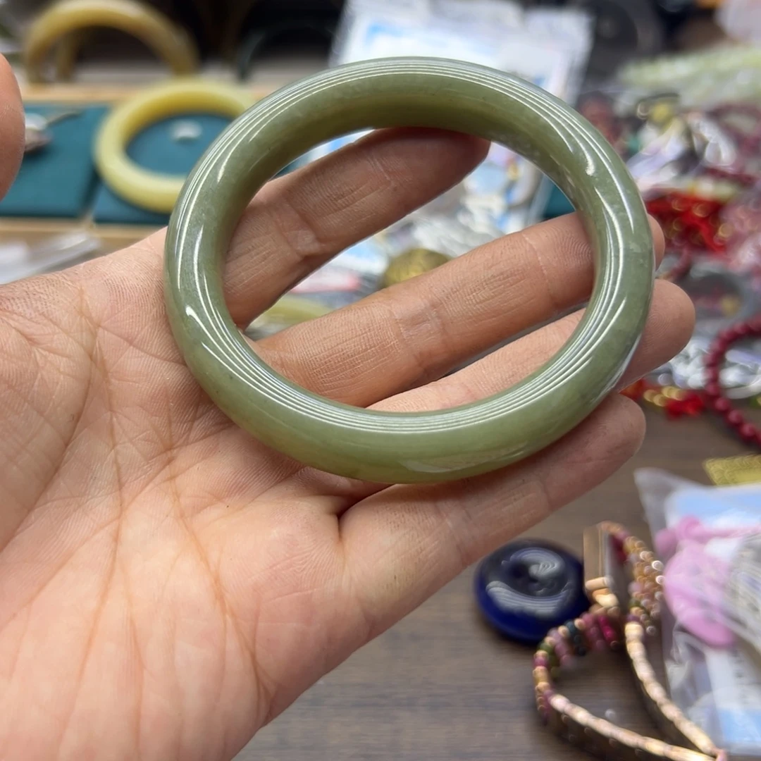 和田玉未镶嵌手镯60.7圈围370