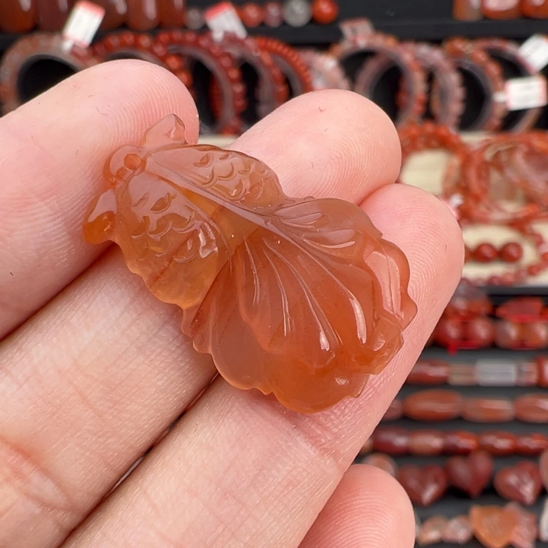 南红玛瑙未镶嵌颈饰金鱼