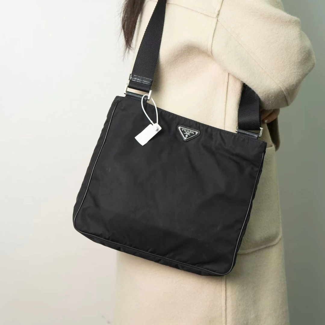 95新 Prada/普拉达 黑银长肩带公文/织布肩带/30