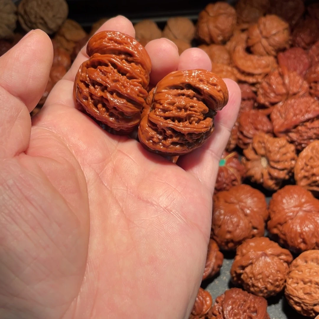 文玩核桃吊坠白牛