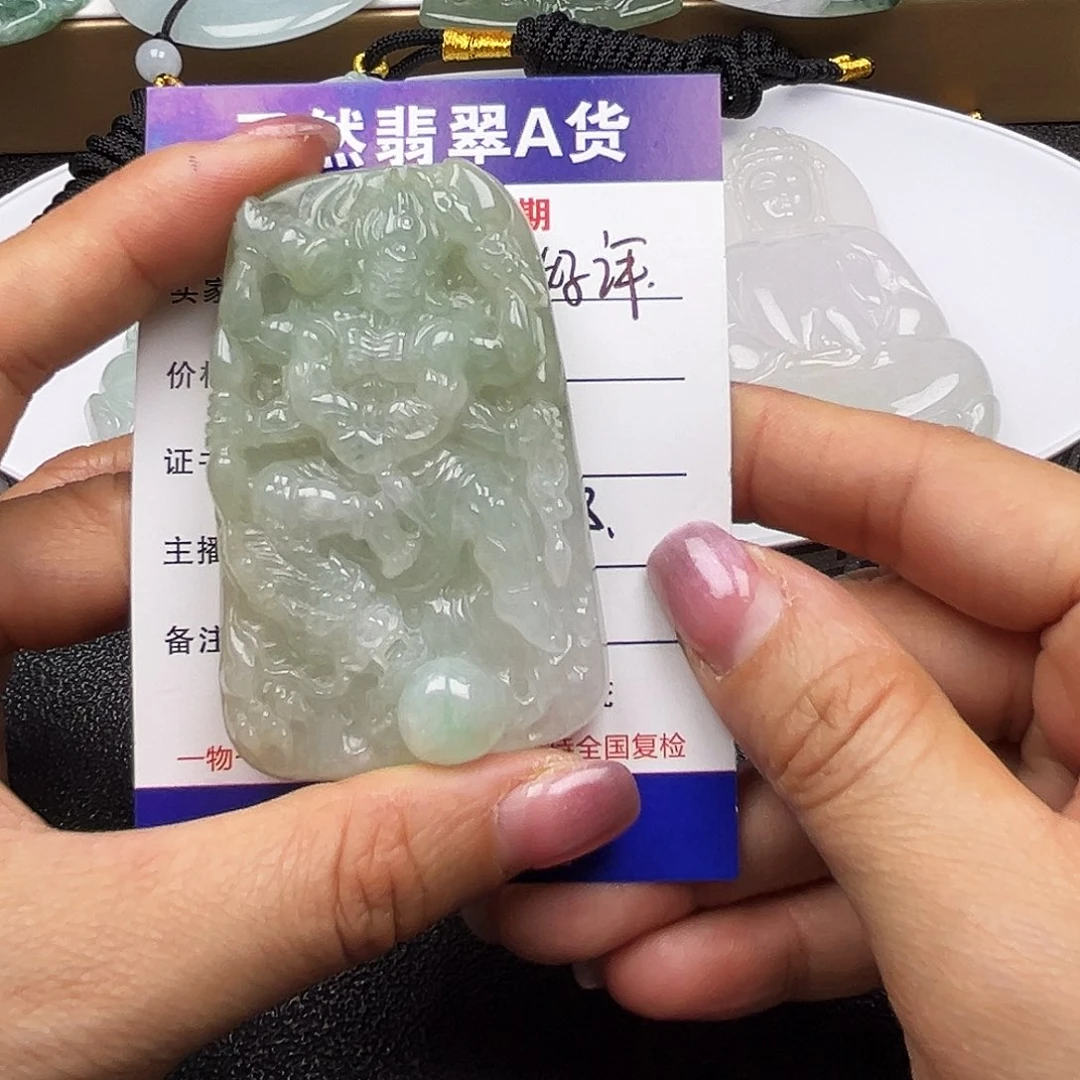 翡翠未镶嵌颈饰