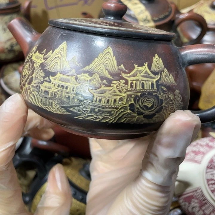 茶壶紫砂原矿泥料，手工制作一把紫砂壶。