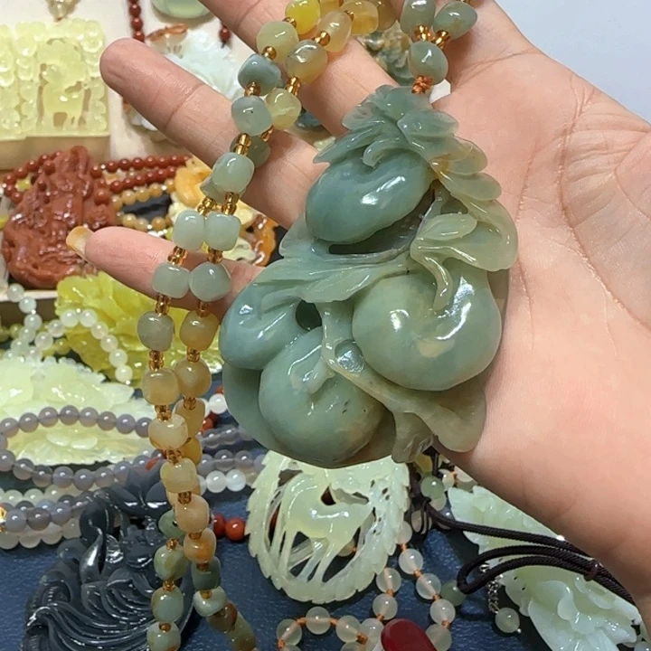 未镶嵌蛇纹石玉吊坠