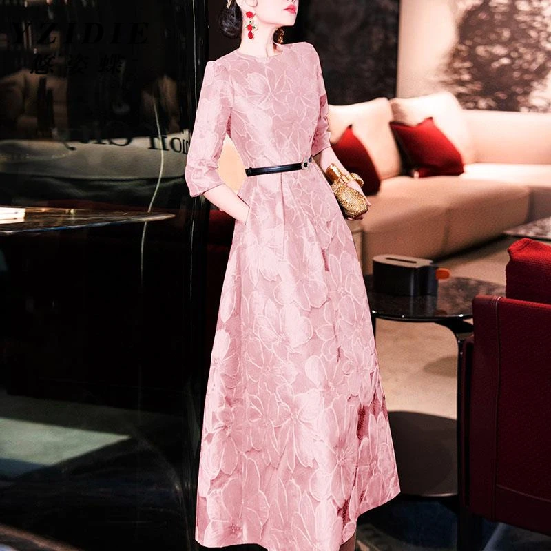 2025年春季淑女气质穿搭甜美小香风粉色提花高腰大摆七分袖连衣裙