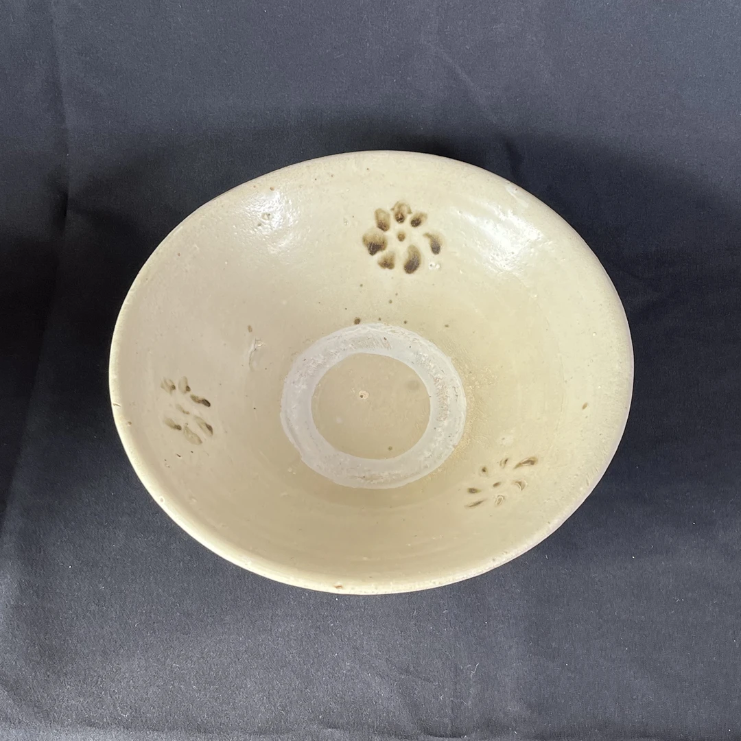 lot 8 白釉褐彩大碗